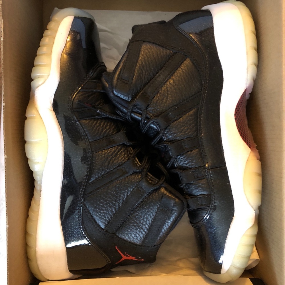 Jordan 11 72-10 Shoe